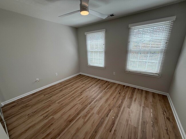 Building Photo - 9 Crabapple Ct