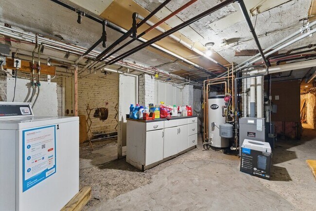 Building Photo - 60 Pleasant St