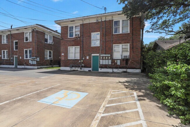 Building Photo - 3717 Audubon Pl