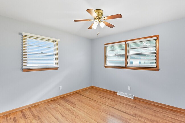 Building Photo - 2710 S 48th Ave