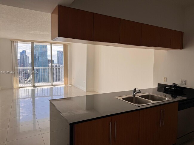 Building Photo - 1750 N Bayshore Dr