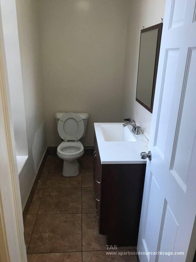 Building Photo - 1563 N Milwaukee Ave