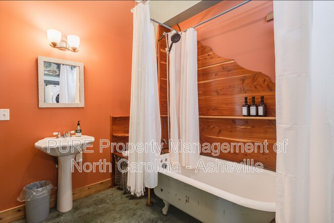 Building Photo - 226 Brickyard Rd