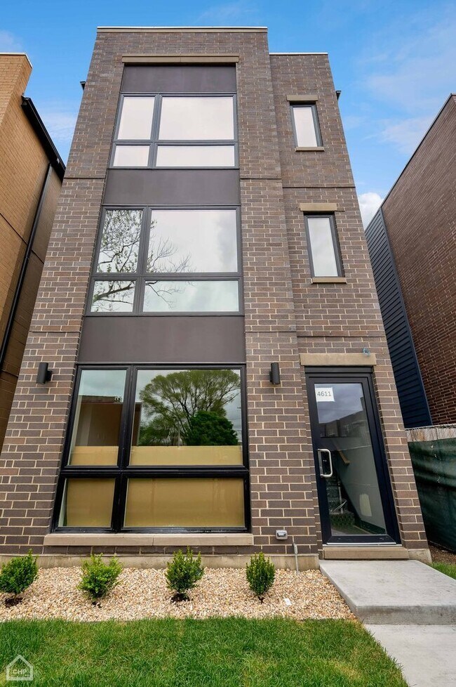 Building Photo - 4611 S St Lawrence Ave