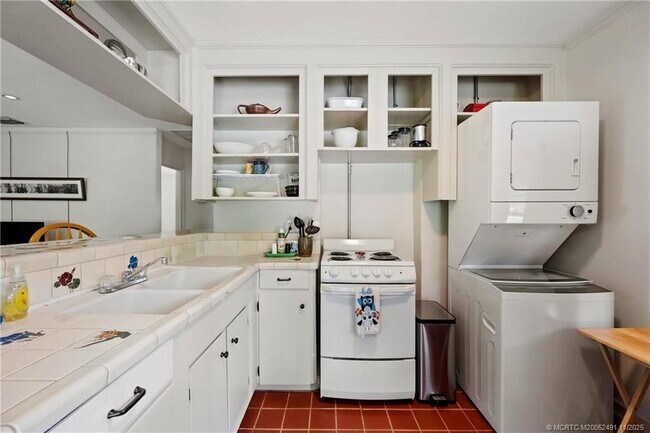 Building Photo - 120 SW 5th St