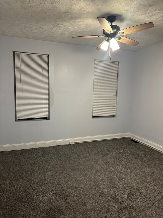 Building Photo - Spacious Rooms! Finished Basement! W/D Hook-Up!! Available Now!