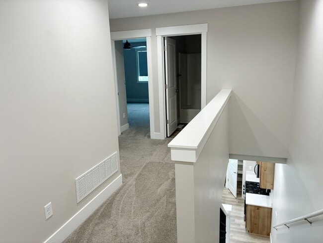 Building Photo - 361 N Fanning Ave