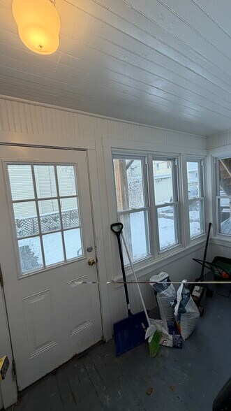 Building Photo - 554 Dubuque St