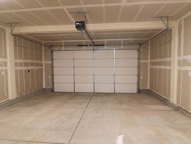 Building Photo - $2295.00 REDUCED - BRAND NEW - GRANITE - S...