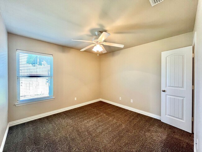 Building Photo - 313 Princess Place