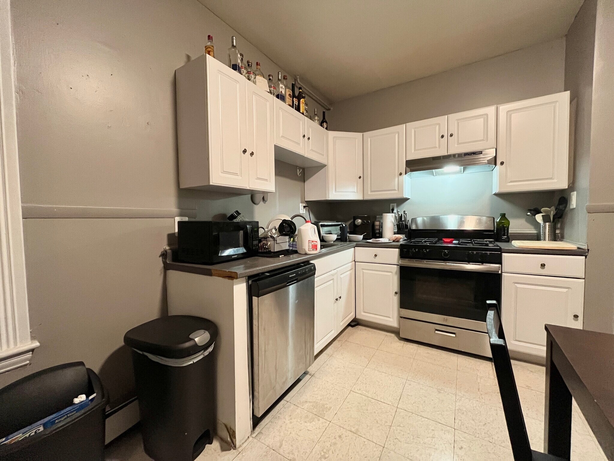 Building Photo - 168 Hillside St