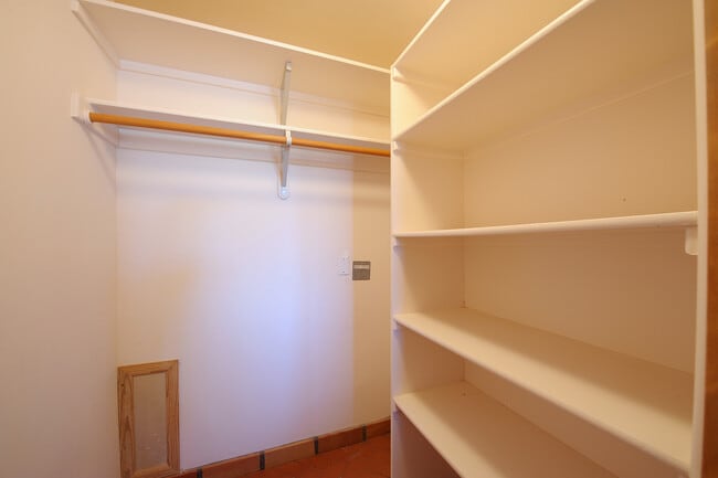 Building Photo - Eldorado Beauty