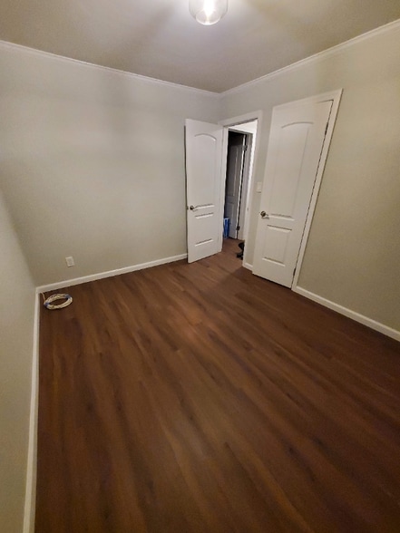 Building Photo - 194 Covert Ave