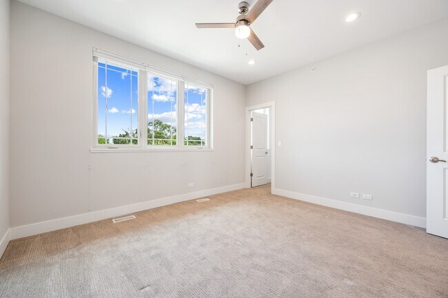 Building Photo - 39 Forest Ave