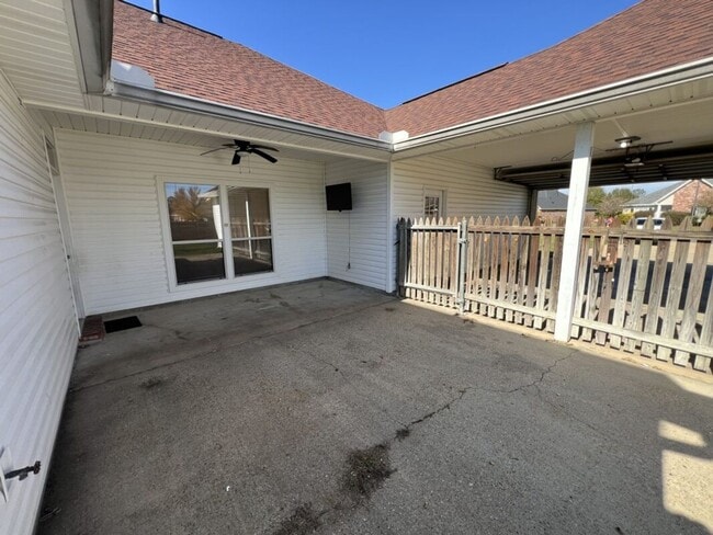 Building Photo - Corner-Lot Comfort in Zachary! — Spacious 3BR Home in Ravenwood Subdivision