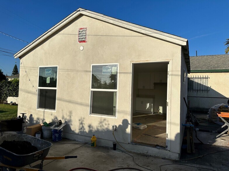 Main Entrance - 946 E 105th St