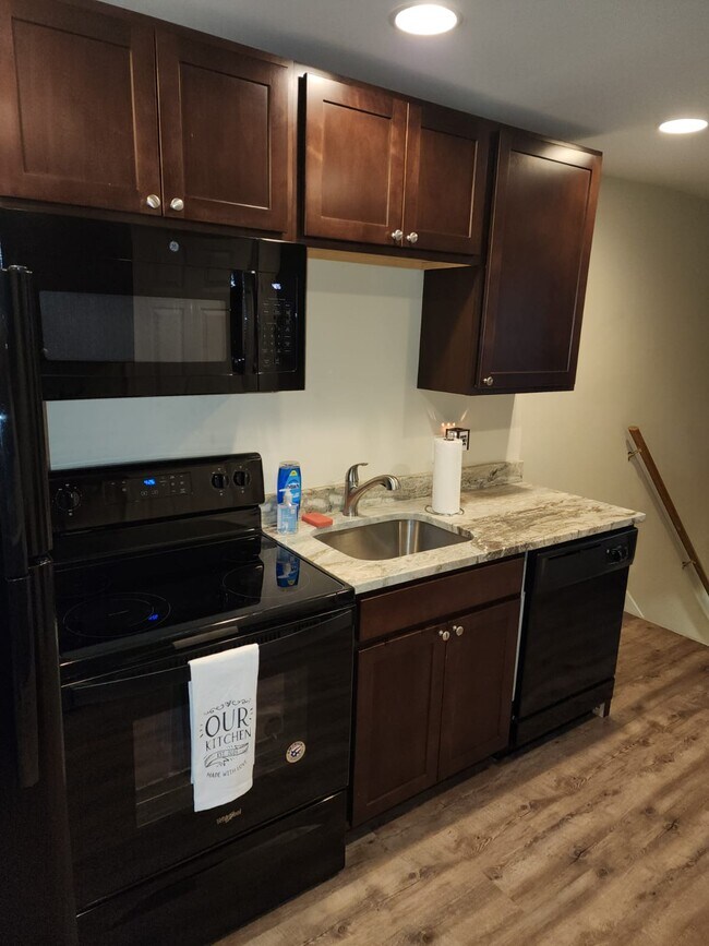 Kitchen - 6107 Danville Ave