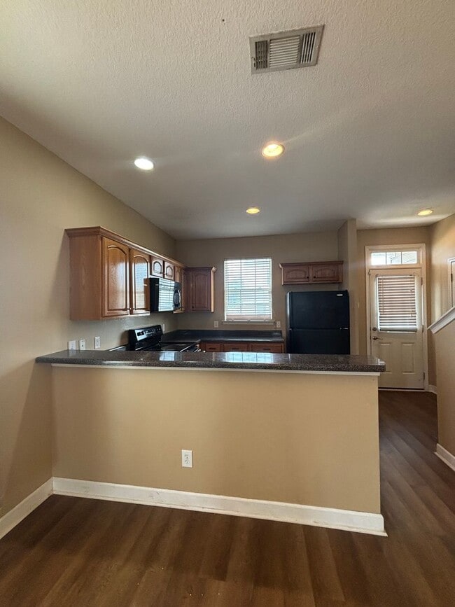 Building Photo - **MANAGERS SPECIAL 250 OFF FIRST MONTH REN...