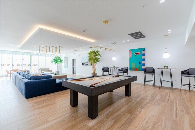 Building Photo - 1950 W 49th St