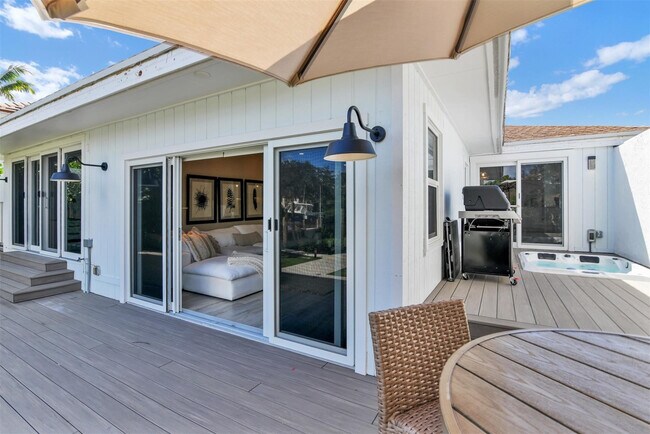 Building Photo - 17026 Bay St