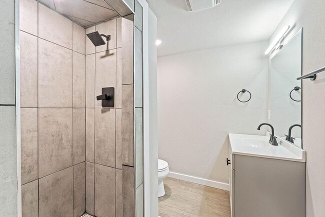 Building Photo - 16 Duvall Ln