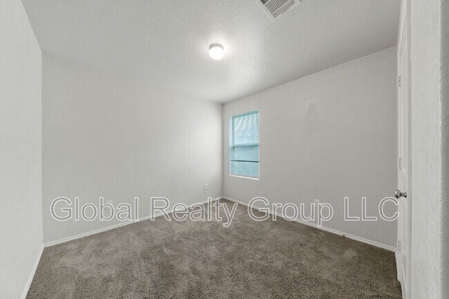 Building Photo - 5914 Sunshine Smt