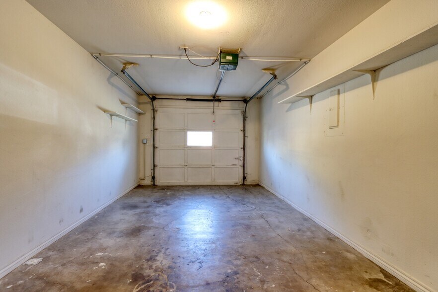 Building Photo - 317 Benjamin St