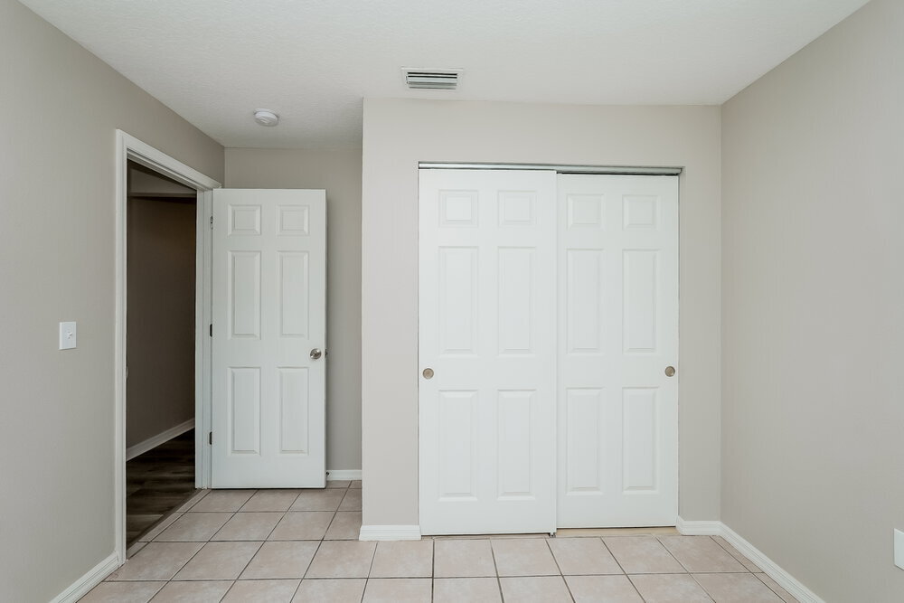 Building Photo - 1402 Thistledown Dr