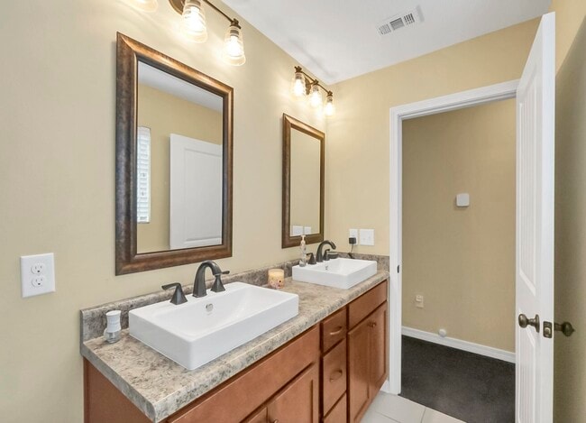 Building Photo - 220 Wainwright Dr