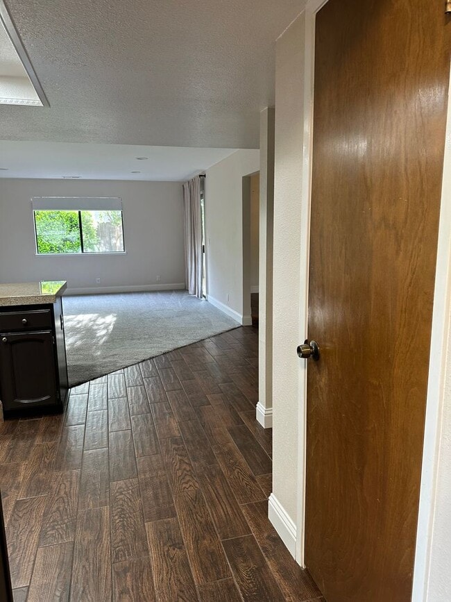 Building Photo - Beautifully maintained home in a peaceful setting