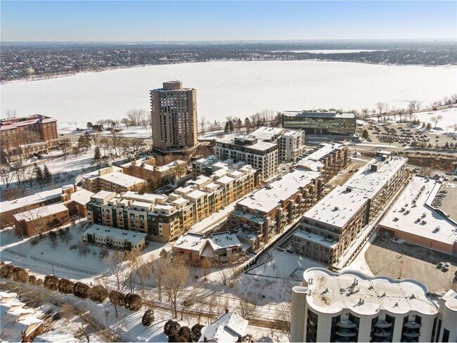 Building Photo - 3116 W Lake St