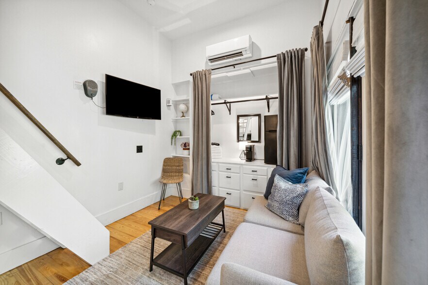 Building Photo - 33 Cannon St