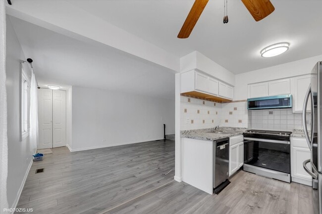 Building Photo - 854 Cambridge Pl