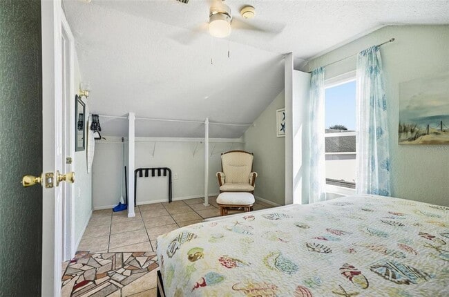 Building Photo - 305 N 6th St