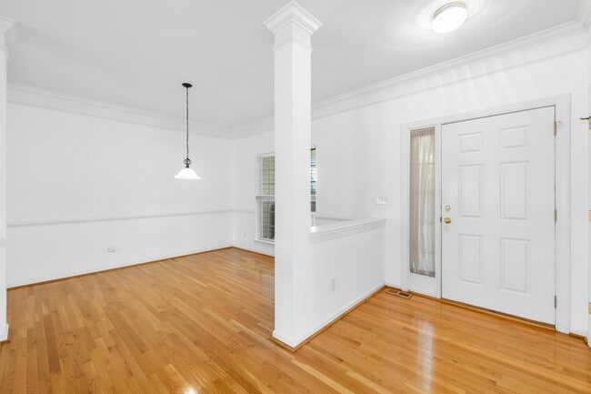 Building Photo - 8422 Bampton Dr