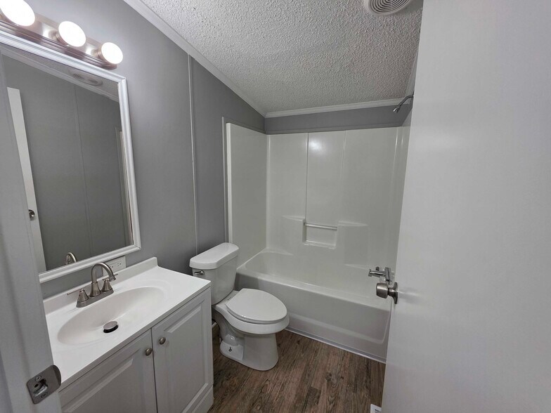 Building Photo - 3701 Juniper St