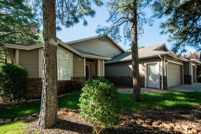 Primary Photo - Beautiful Walnut Ridge Home!