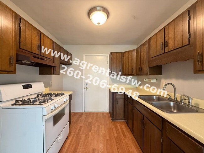 Building Photo - 2131 Cozy Ct