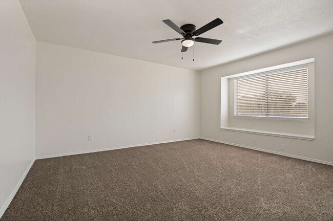 Building Photo - Completely Renovated Home in Arlington!