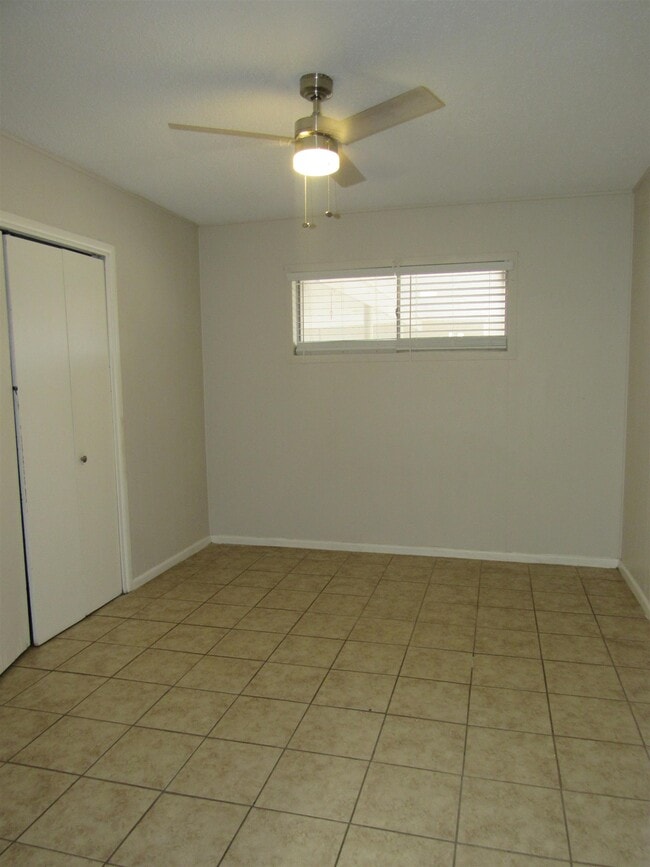 Building Photo - 2401 E Frost St