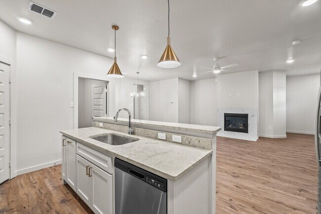 Building Photo - 10918 Albany Ave