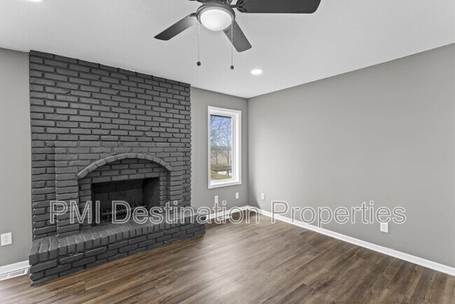Building Photo - 2081 Willow Ln