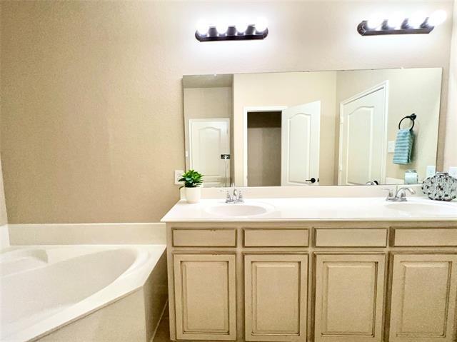 Building Photo - 4140 Comanche Dr