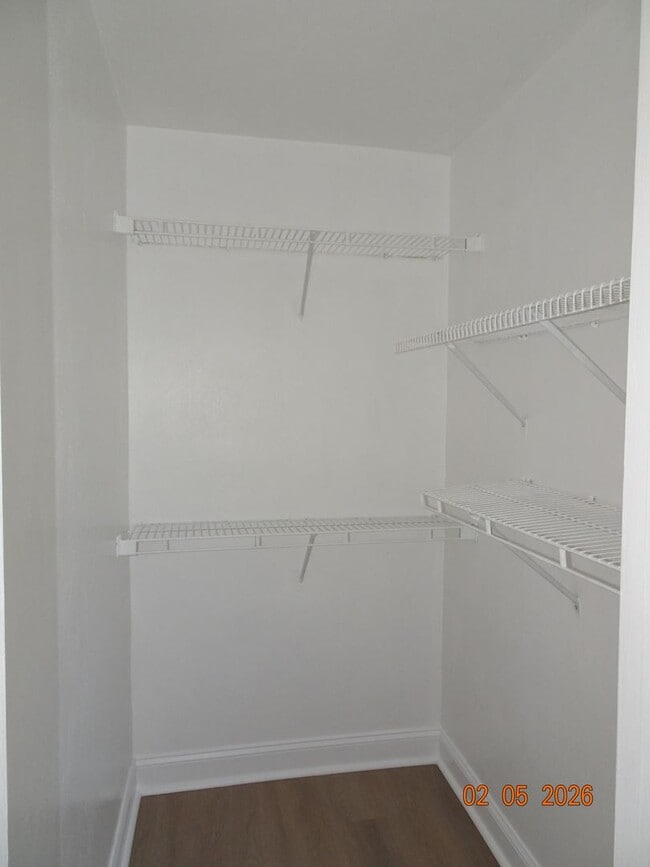 Building Photo - 3 Bedrooms, 2 Full Bathrooms Duplex