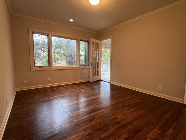 Building Photo - 1530 E 37th Pl