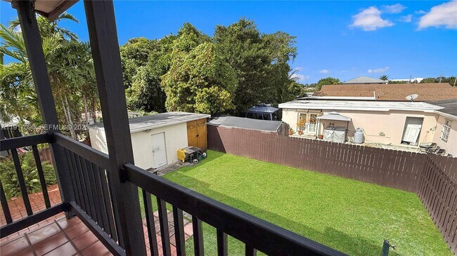 Building Photo - 8877 SW 36th St