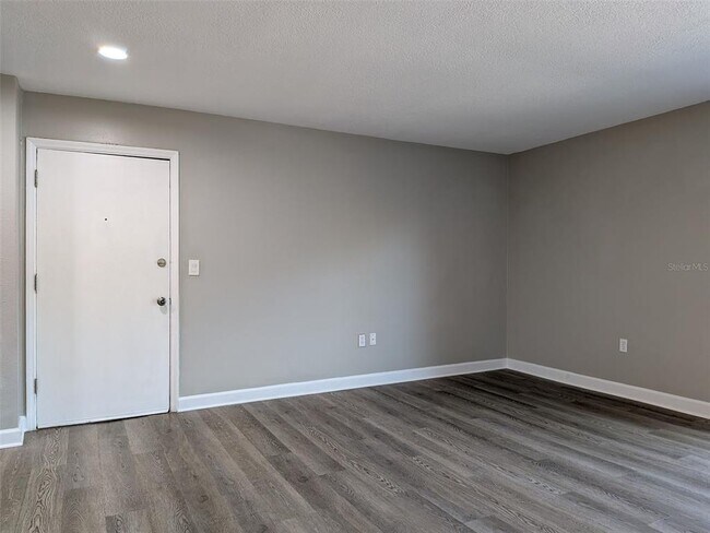 Building Photo - 562 Flemming Way