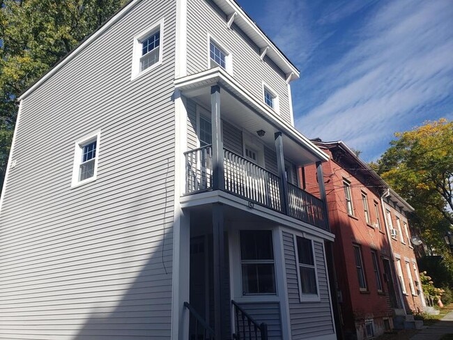 Building Photo - 157 Union St