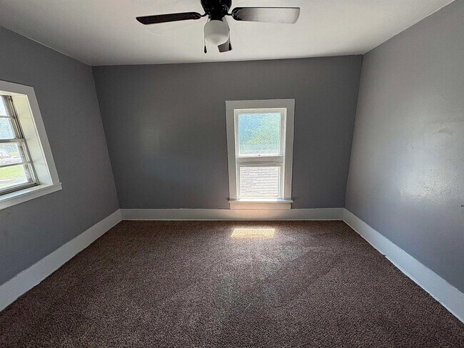 Building Photo - 314 W Mulberry Ave