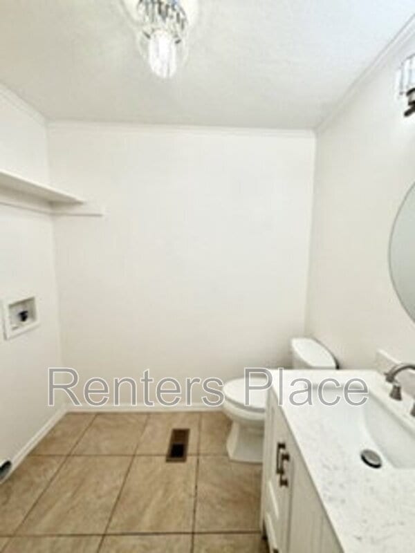 Building Photo - 5501 S Newport Ave